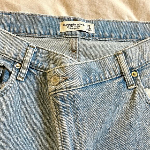 Abercrombie & Fitch The 90’s Straight Ultra High Rise Crossover Jean size 32/14 - Picture 5 of 6